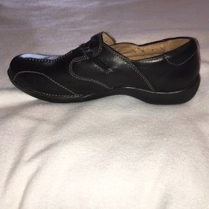 💐 Comfy black shoes